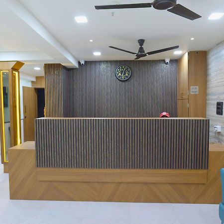 Hotel Royal Elite Rajkot Exteriör bild